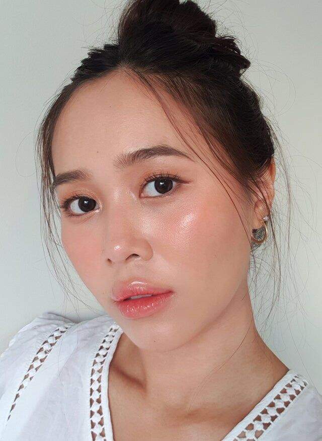 korean makeup eyeliner and gradient lips