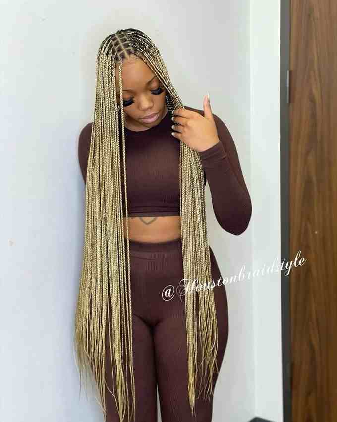 gorgeous blonde small knotless braids