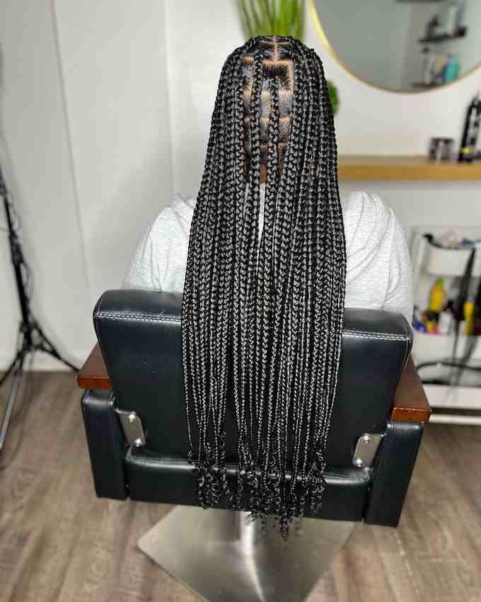 black long knotless braids