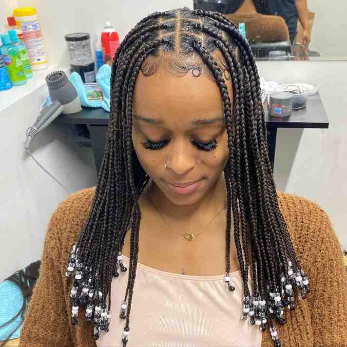 black and short knotless braids for black women