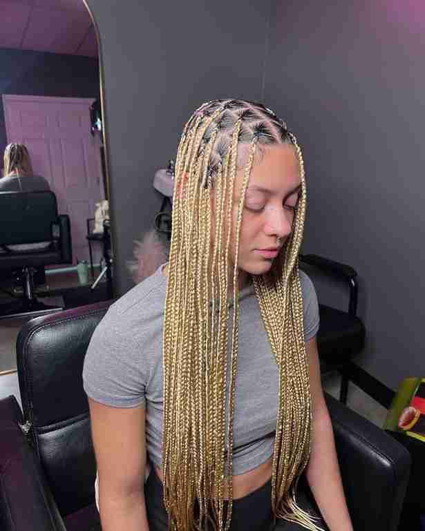 blonde knotless braids for white women