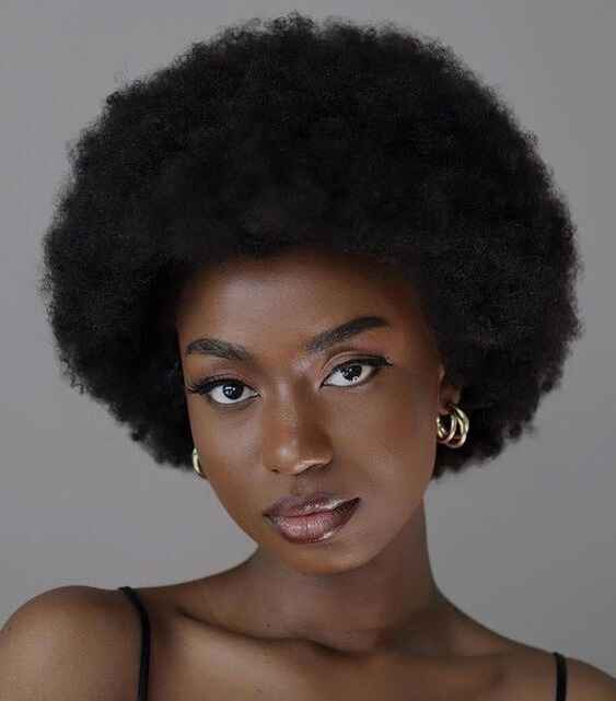 woman natural afro hairstyle