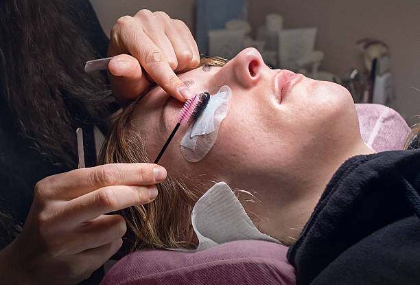 The Confidence Curve: Why Lashes Matter More Than You Think